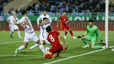 中国男足冲击2022世界杯 半场-开场16分钟两球落后 国足暂0-2越南