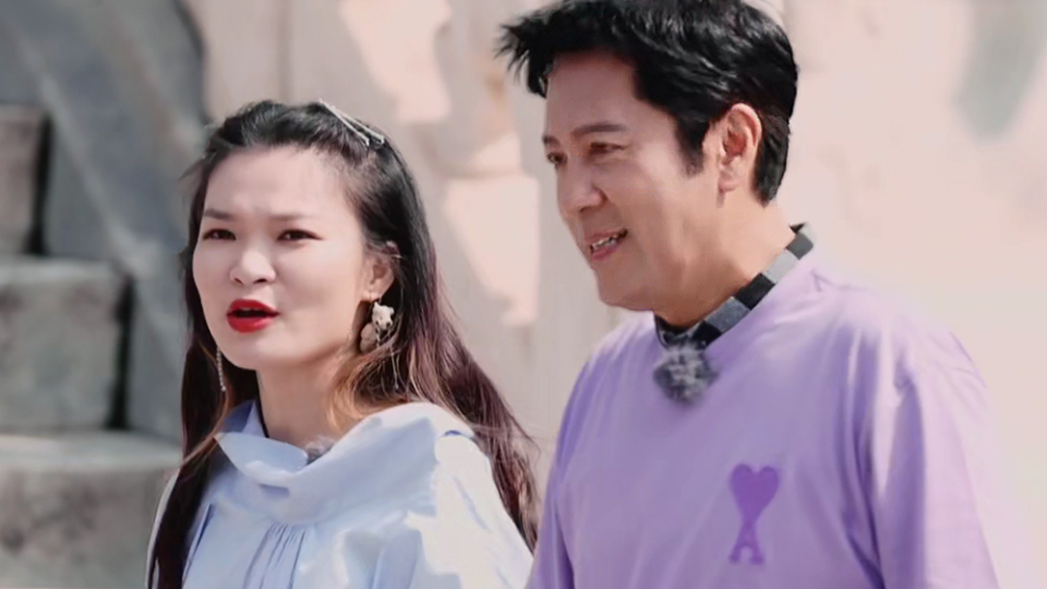 蔡国庆和苏运莹体验神奇回音壁