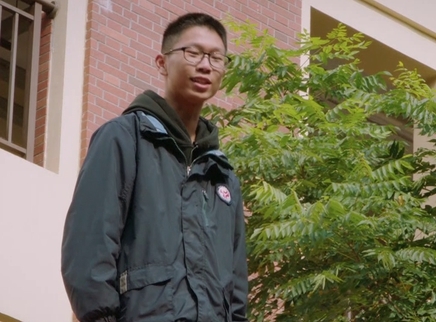 少年大声吐槽老爸打击自己