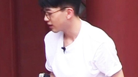 酷的追星日记 贴身服务小龙女？费启鸣除了爱买鞋，竟然还有这个隐藏技能！