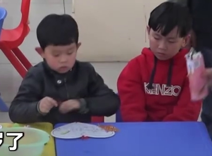 自闭儿被歧视 大叔阻止获赞