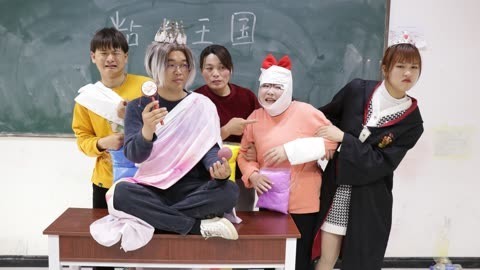 美女家务事 小晴暴力玩粘土，导致粘土全都离她而去，国王会怎么惩罚她呢？