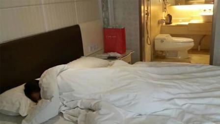 为什么有很多人住酒店，睡觉时都不关厕所灯?