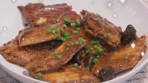 不加一滴水的山药滑鸡煲 黑蒜还能用来焖带鱼?