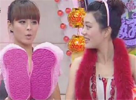 好女人 装成萌兔过新年