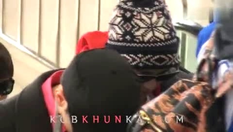 2PM 首尔赴东京 金浦机场 主Nichkhun 饭拍版 12/02/27-2PM