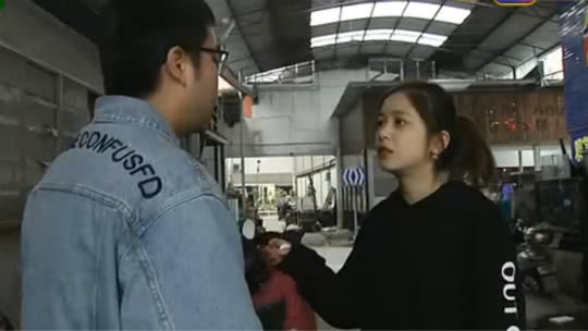 1818黄金眼 健身房做倒立没有保护措施 伤到颈部要手术？