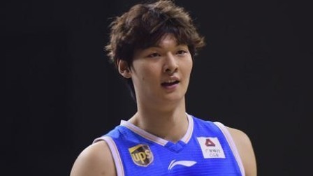 王哲林谈蔡徐坤：去欣赏他的作品不能先入为主，篮球动作挺标准