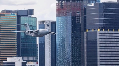 环球火力点 澳大利亚C17飞越市中心