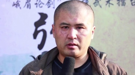 全球武术大师 传武大师练就铁砂掌，比人还高的一摞石板一掌打碎