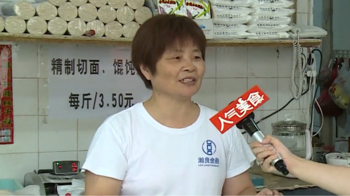 人气美食 果木慢烤崇明羊 这个羊皮有点脆