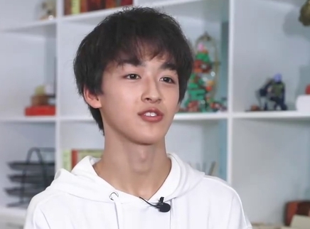 何洛洛&池忆艰难的物品抉择