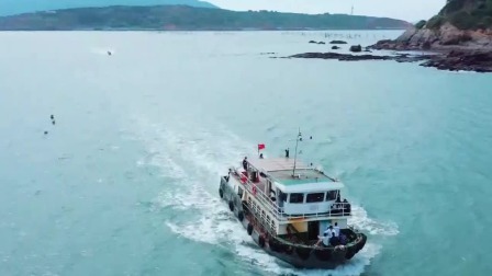 窦骁体验赶海深陷泥潭 度假姐弟“花”互曝黑照现场决裂？