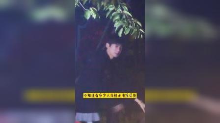 酷的追星日记 王源真的长大了吗？街头竟然和朋友玩这个游戏！内心充满童趣