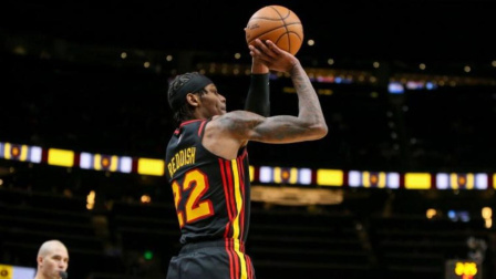 NBA热辣资讯 名记：老鹰将雷迪什&所罗门-希尔交易至尼克斯换诺克斯+首轮签