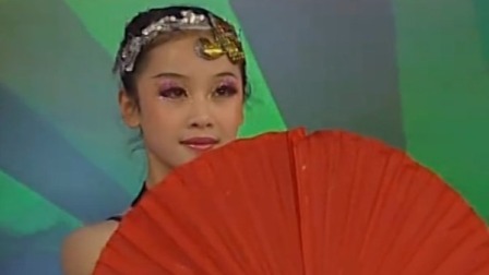 央视2005春晚 中国杂技团杂技《十三人顶碗》，高超技巧赢得阵阵掌声