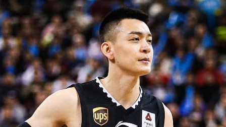 CBA 18/19赛季 青岛VS辽宁第一节：杨鸣压哨补篮得手，辽宁首节领先23分