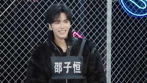 邵子恒跳舞燃炸全场 炫饭慢条斯理很优雅