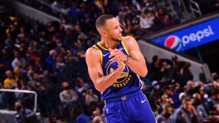 库里生涯（常规赛+季后赛）总三分数超雷阿伦 NBA历史第一