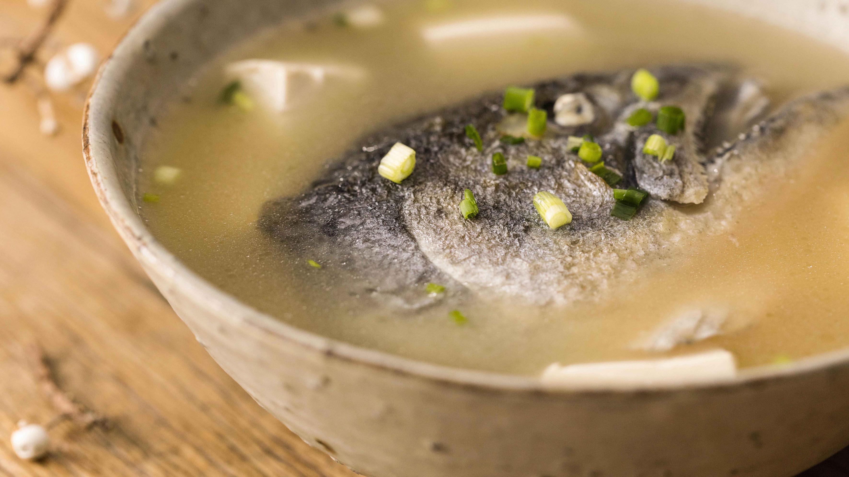 达人厨房 美食台｜三文鱼头汤