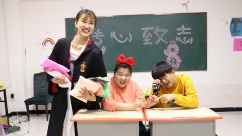 美女家务事 假如小晴成为粘土首富，粘土多到玩都玩不完，没想竟是白日梦