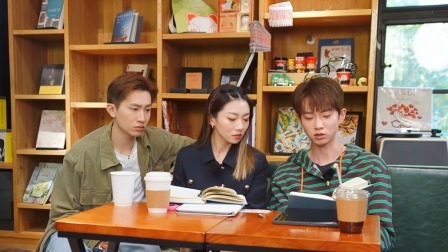 加油团打卡特色书店，一起领略书中四季