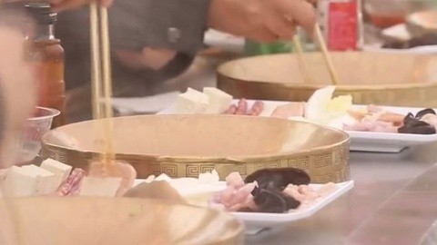 播报多看点 吃火锅哪家强 中外人气火锅大比拼