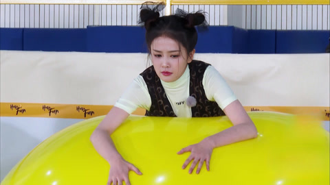 任嘉伦白鹿憋笑憋到哭 魏大勋王嘉尔魔性播报新闻(中)