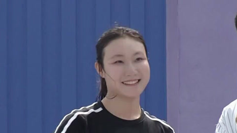 排球少女矫健身姿拿下赛道 男生组首冲开门红