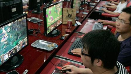 聊斋怪谈 专家： 电脑玩多了  男生会越来越“娘”！男生： 不听！