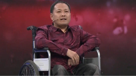 幸福来敲门【天津卫视】 残疾小伙异地开摩的挣钱养家