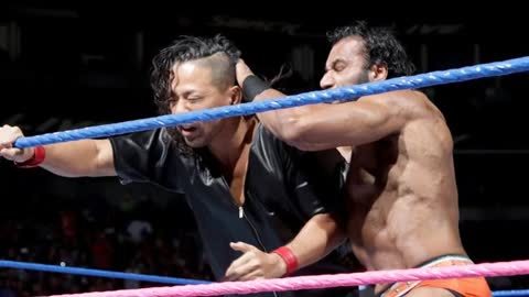 wwe美国职业摔角 中邑真辅遭背后偷袭倒地 惨被马哈尔团体群殴