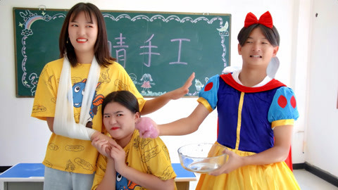 美女家务事 小晴请白雪做无硼砂泥