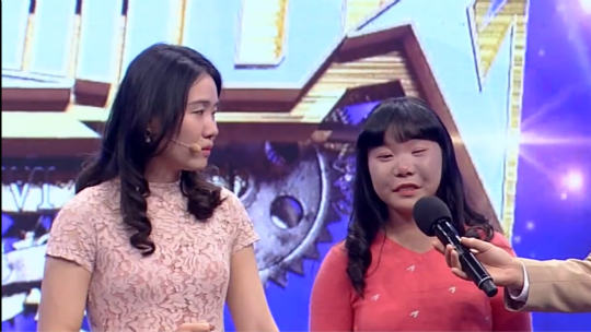 跨时代战书 视障女孩现场挑战化妆 专业程度跟化妆师有一拼