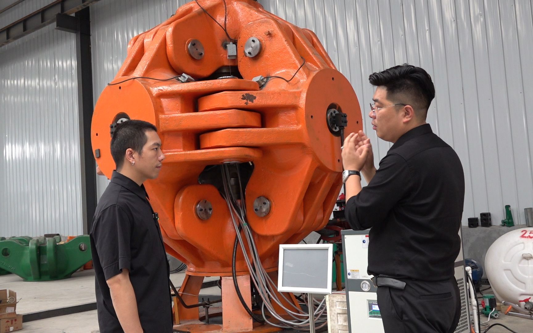 钻石=智商税？揭秘河南培育钻石工厂！