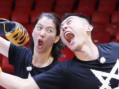 真心英雄 袁咏仪助阵真心英雄 女神形象全无游乐场玩嗨