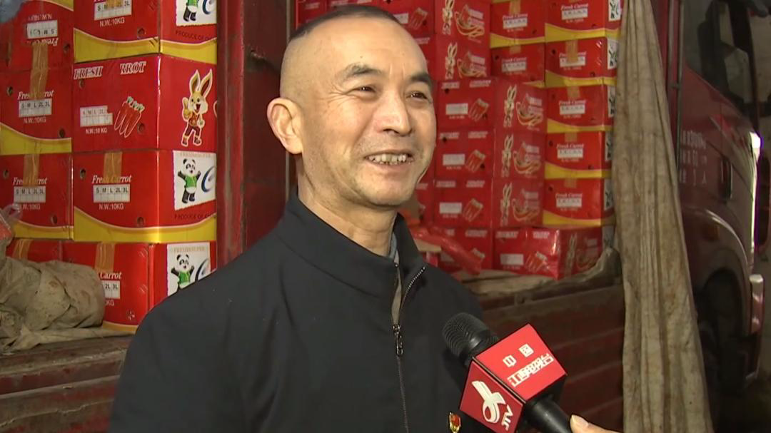 社会传真 “菜篮子”“果盘子”里年味浓