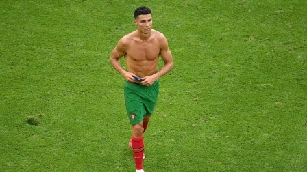 欧洲杯迷惑行为大赏 C罗17年身材对比！从小小罗到C罗 真让人没得黑