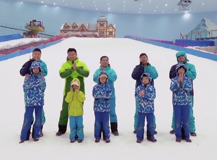 萌宝家庭齐聚冰雪世界