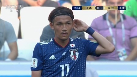 【进攻】宇佐美贵史禁区内花式秀脚法左扣右停连续晃动后传中 皮球被波兰球员解围