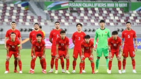 来自阿联酋的问候！李铁率国足祝大家中秋节快乐