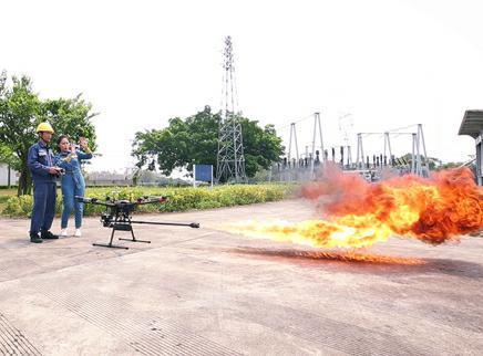 新闻大求真 无人机能代替人工高空作业吗？