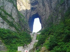 经典传奇 神秘怪事大起底 天门山神洞之谜