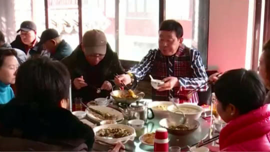人气美食 南丹东路23年本帮馆 黄豆猪脚煲要预定？
