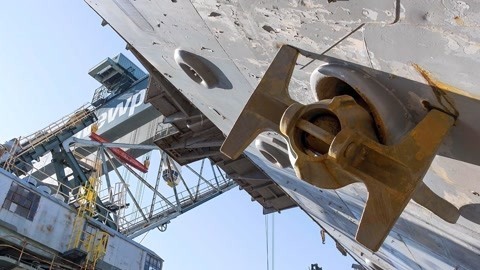 环球火力点 美回收退役航母零部件