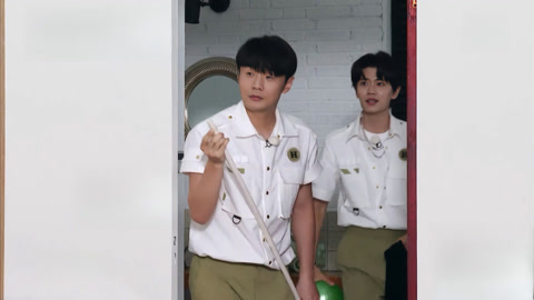 任嘉伦李荣浩变魔术反复NG