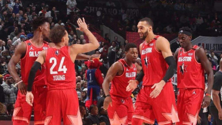 NBA热辣资讯 穆雷穿裆击地助攻戈贝尔360度暴扣！这波配合真的太秀了！