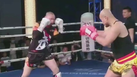 武僧一龙5次击倒刘二狗 将二狗打哭并道歉