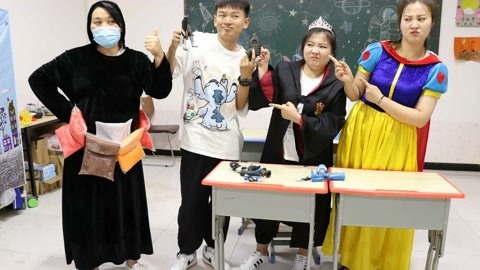 粘土怪物挑拨同学们的关系，被小晴发现后一招消灭，真解气