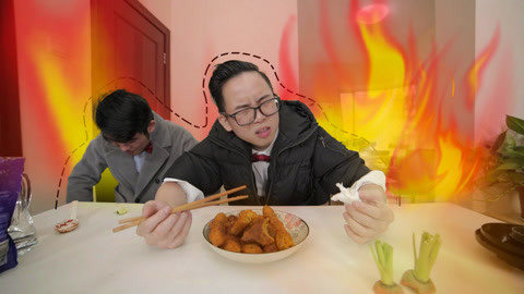 小缸和阿灿 冬天吃这辣条能赤膊上街
